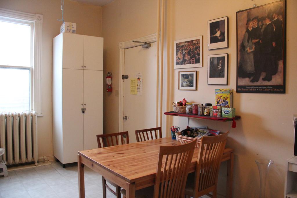 Spadina 11 Guesthouse Toronto Eksteriør billede