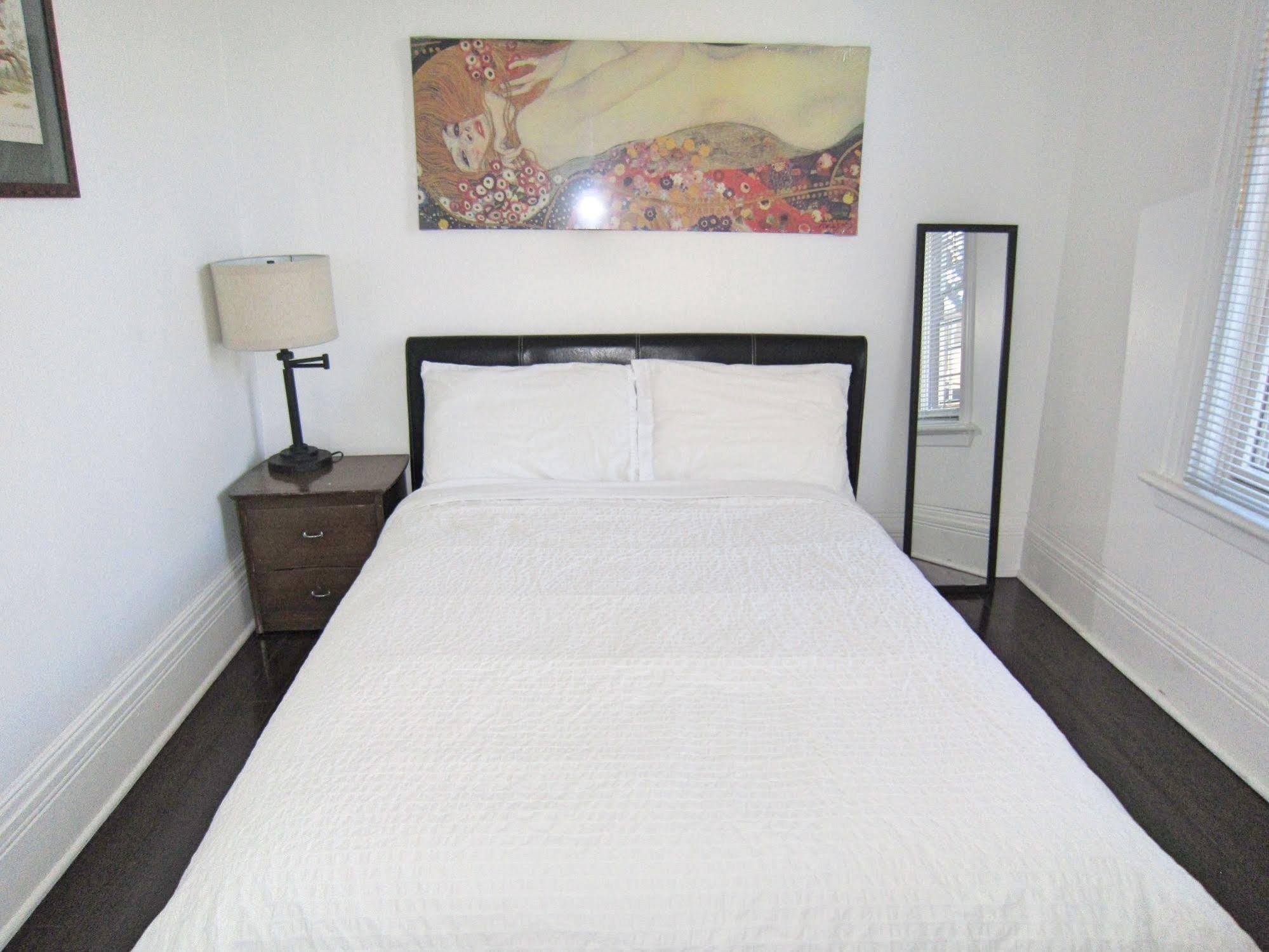 Spadina 11 Guesthouse Toronto Eksteriør billede